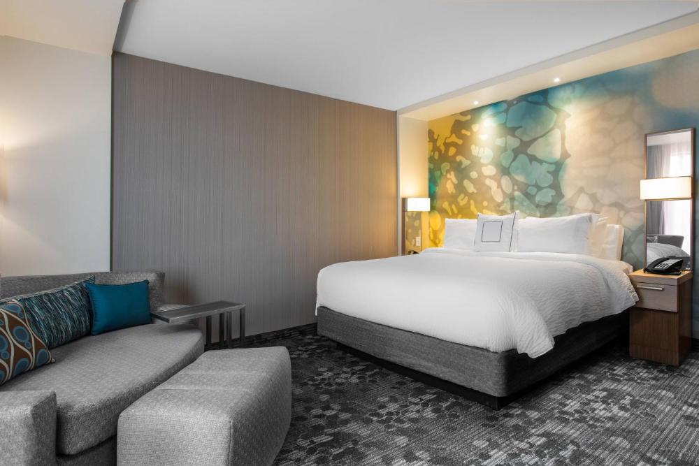 Superior King Room interior